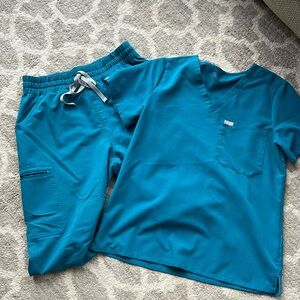 Women’s scrubs figs set. Medium top and medium high wasted bottoms